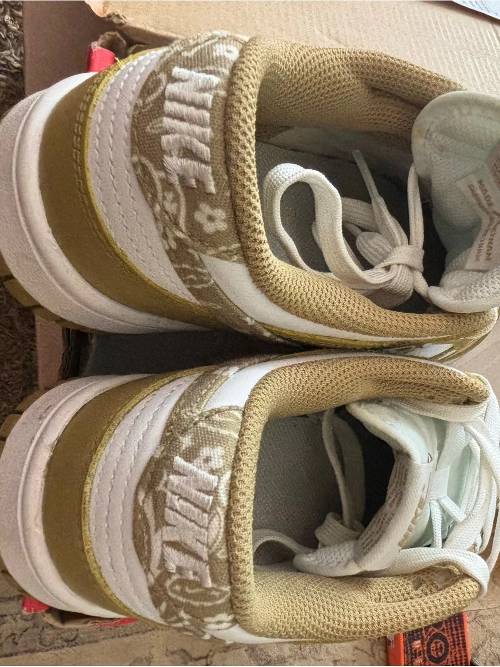 Nike Dunk Low ESS White/Barley-White Women's Box Label